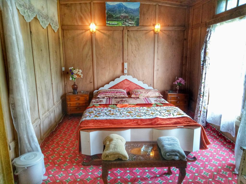New Bul Bul Group Of Houseboats Srinagar Hotel Durgjan Bagian luar foto