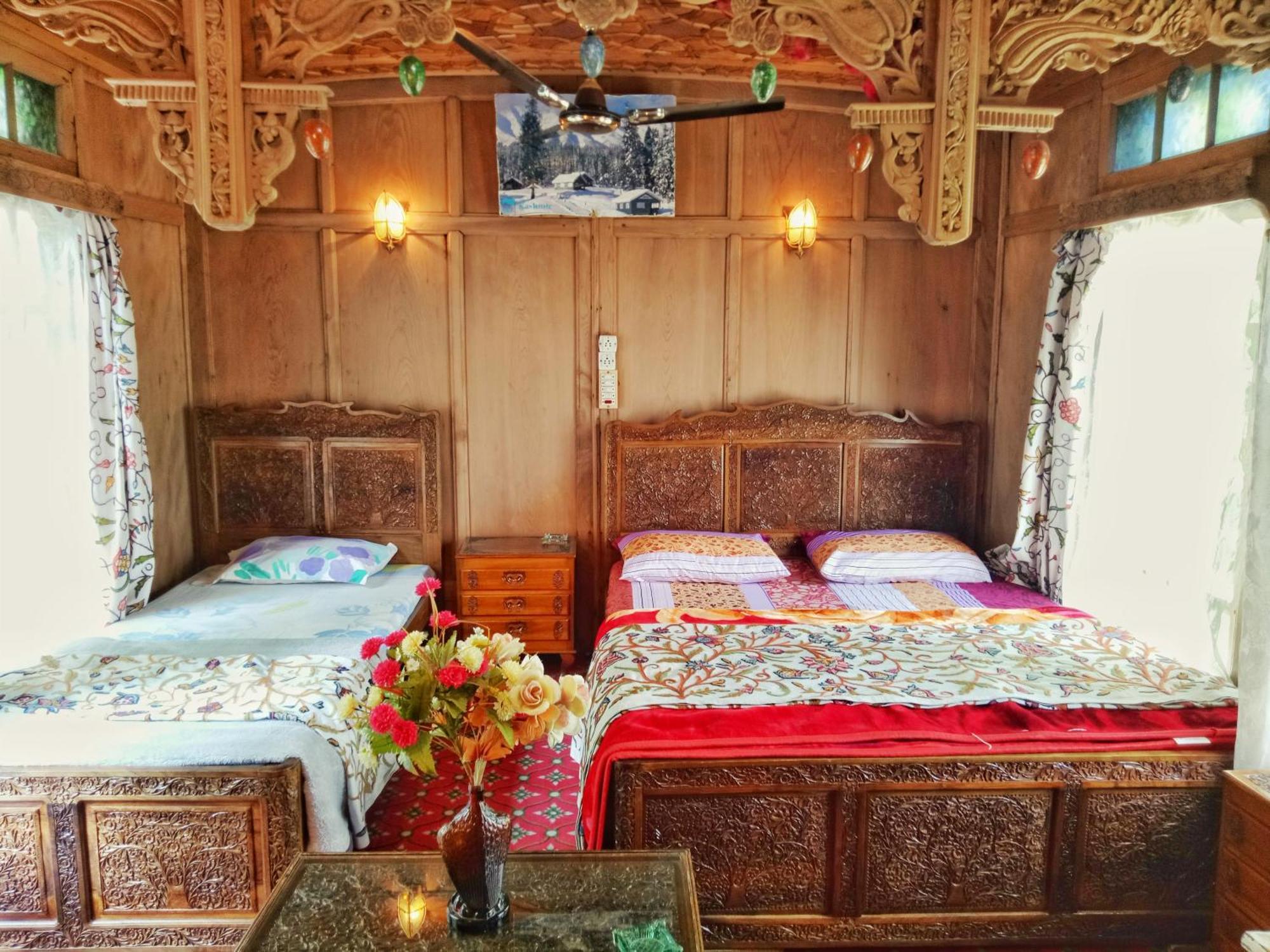 New Bul Bul Group Of Houseboats Srinagar Hotel Durgjan Bagian luar foto