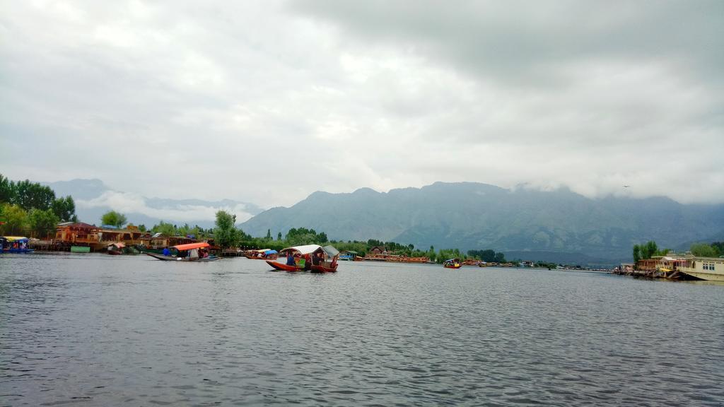 New Bul Bul Group Of Houseboats Srinagar Hotel Durgjan Bagian luar foto