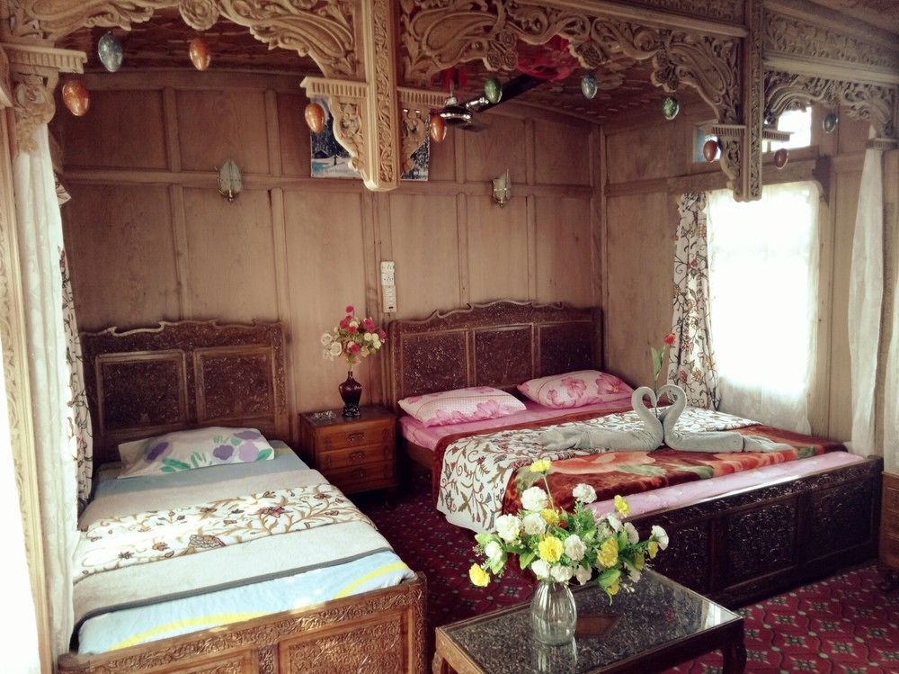 New Bul Bul Group Of Houseboats Srinagar Hotel Durgjan Bagian luar foto