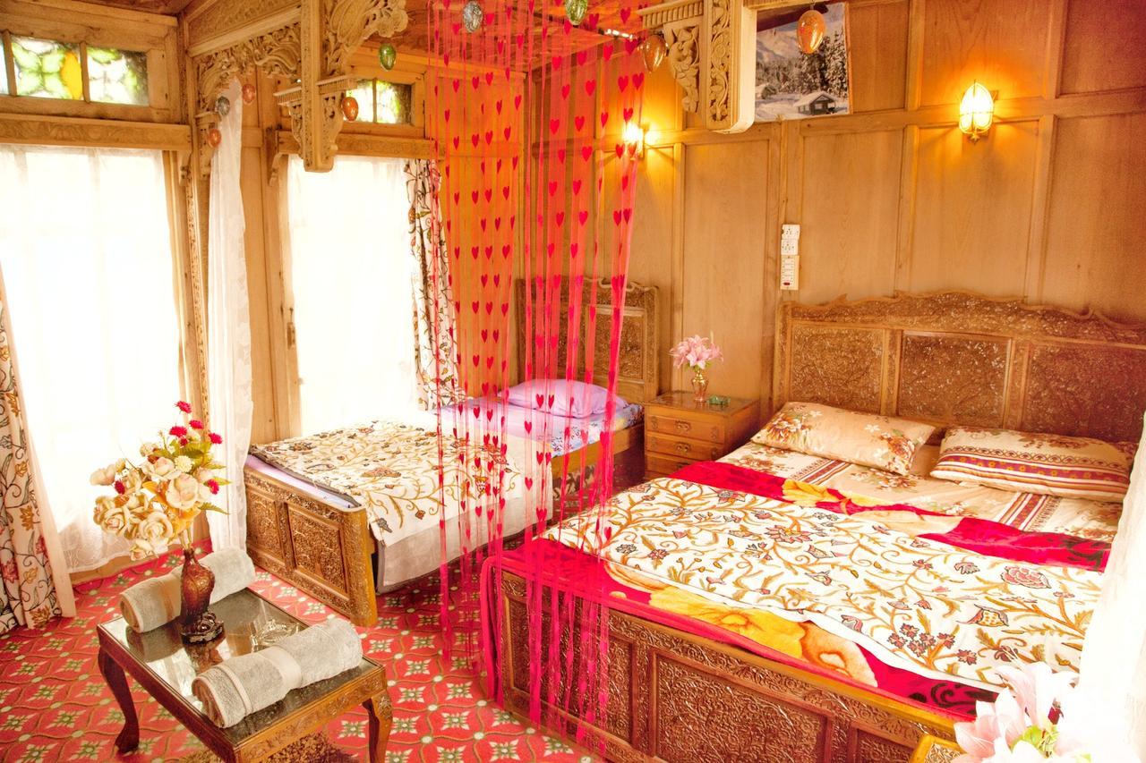 New Bul Bul Group Of Houseboats Srinagar Hotel Durgjan Bagian luar foto