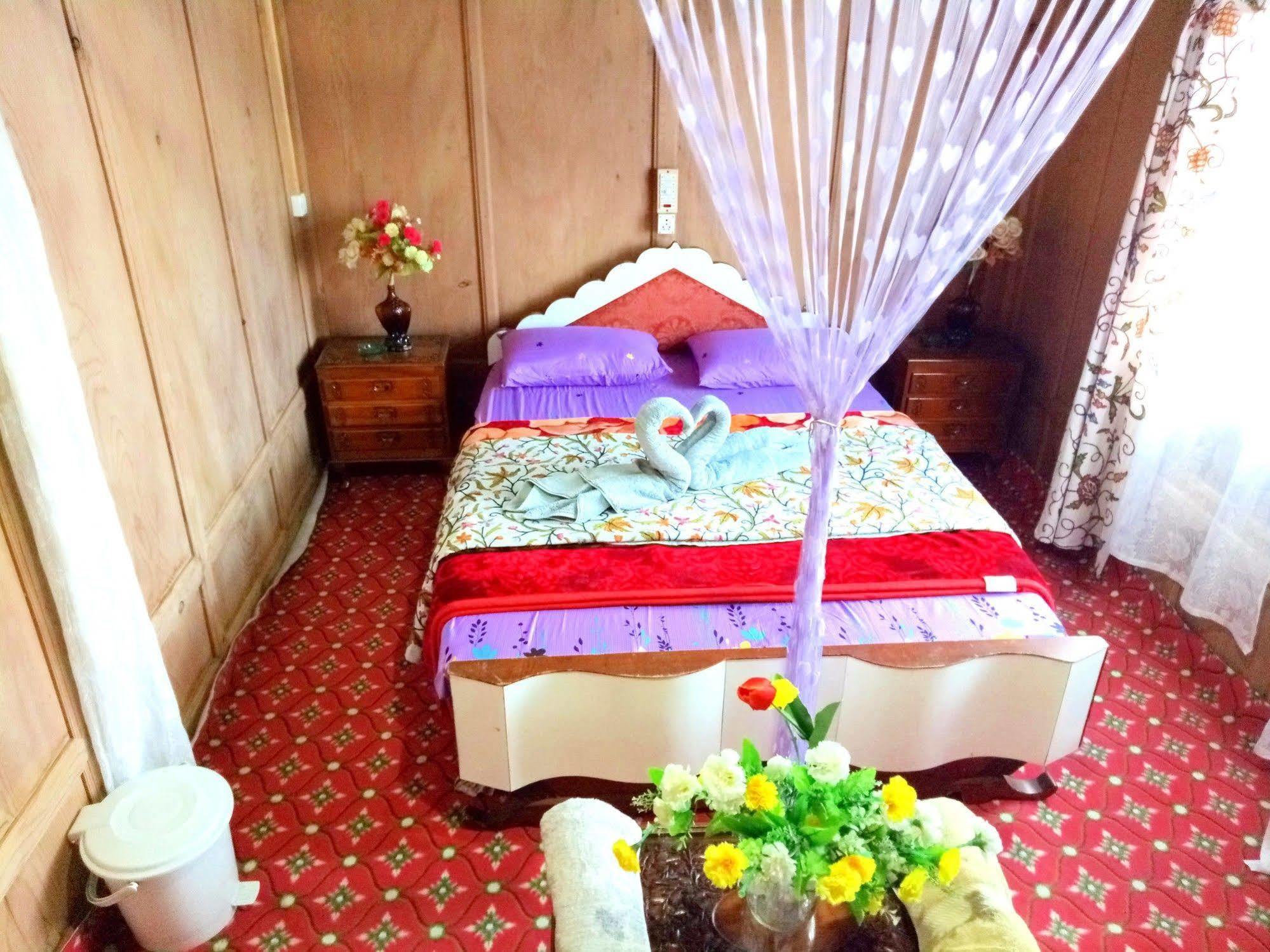 New Bul Bul Group Of Houseboats Srinagar Hotel Durgjan Bagian luar foto