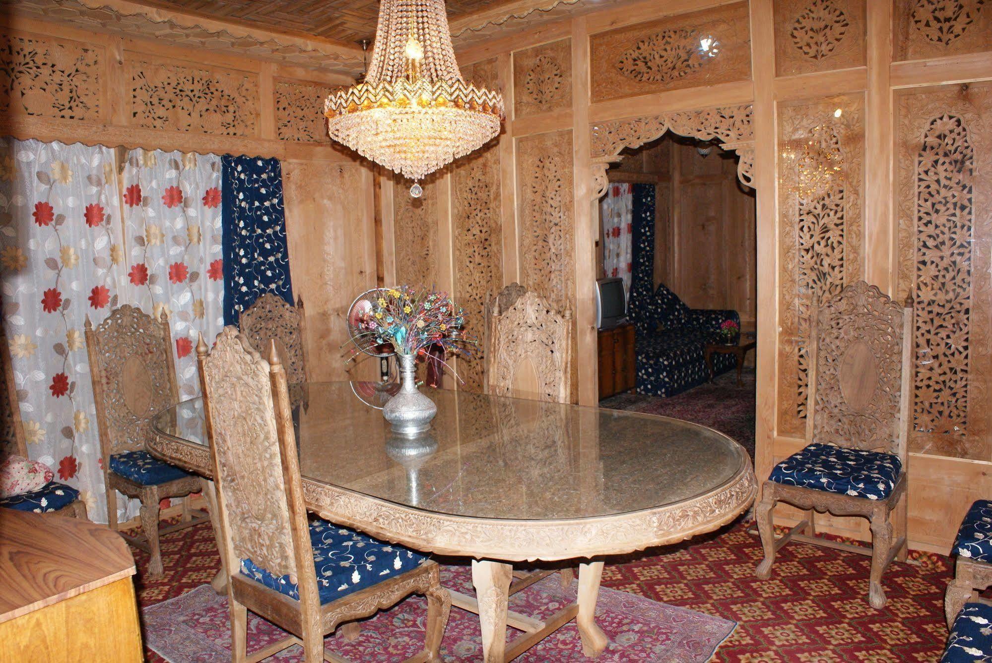 New Bul Bul Group Of Houseboats Srinagar Hotel Durgjan Bagian luar foto