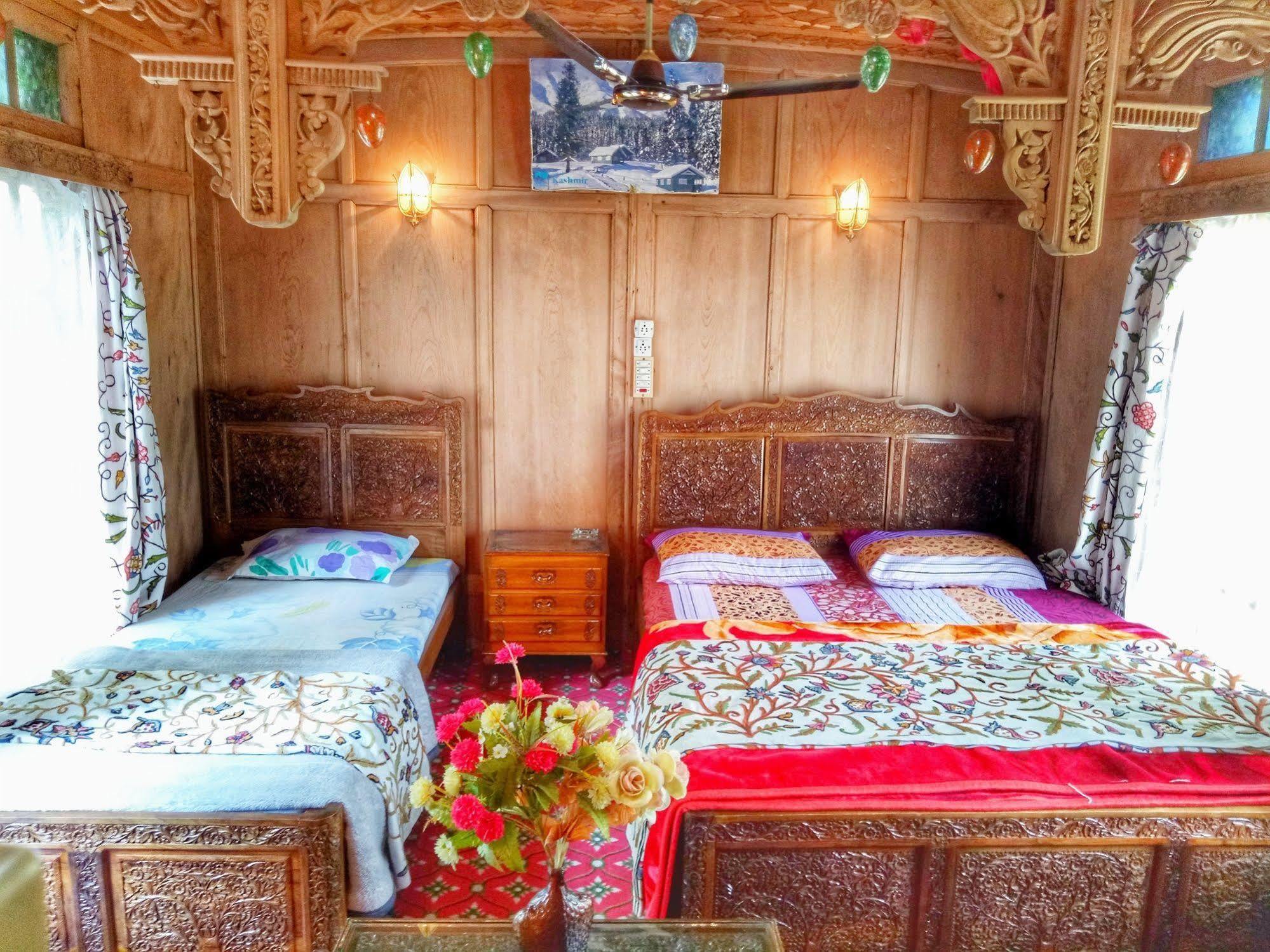 New Bul Bul Group Of Houseboats Srinagar Hotel Durgjan Bagian luar foto