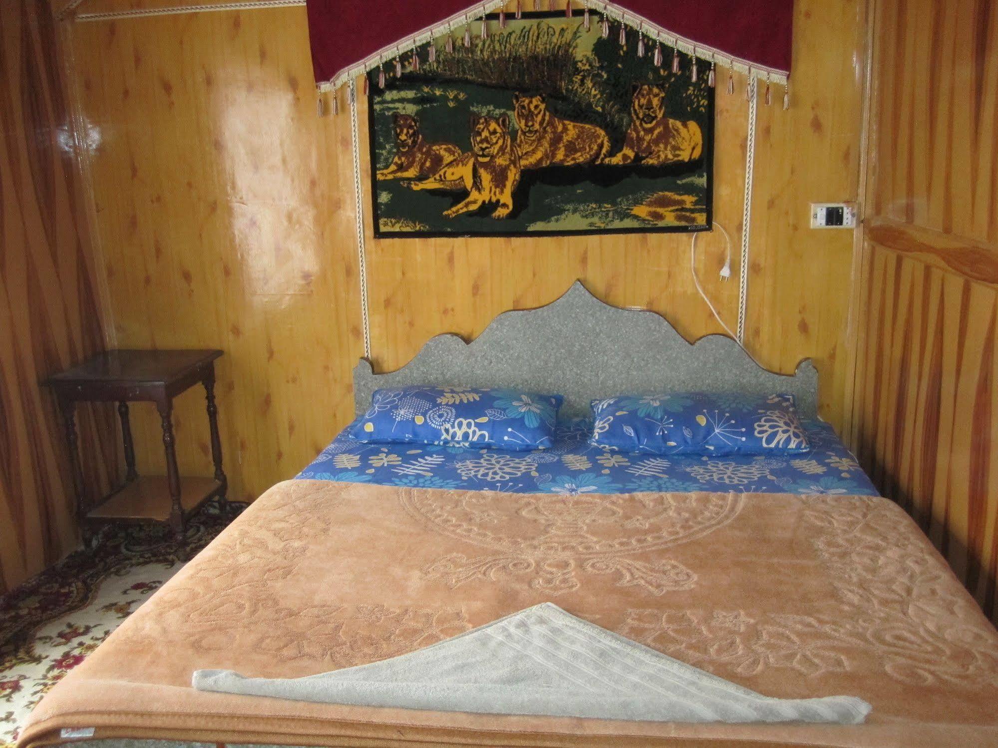 New Bul Bul Group Of Houseboats Srinagar Hotel Durgjan Bagian luar foto