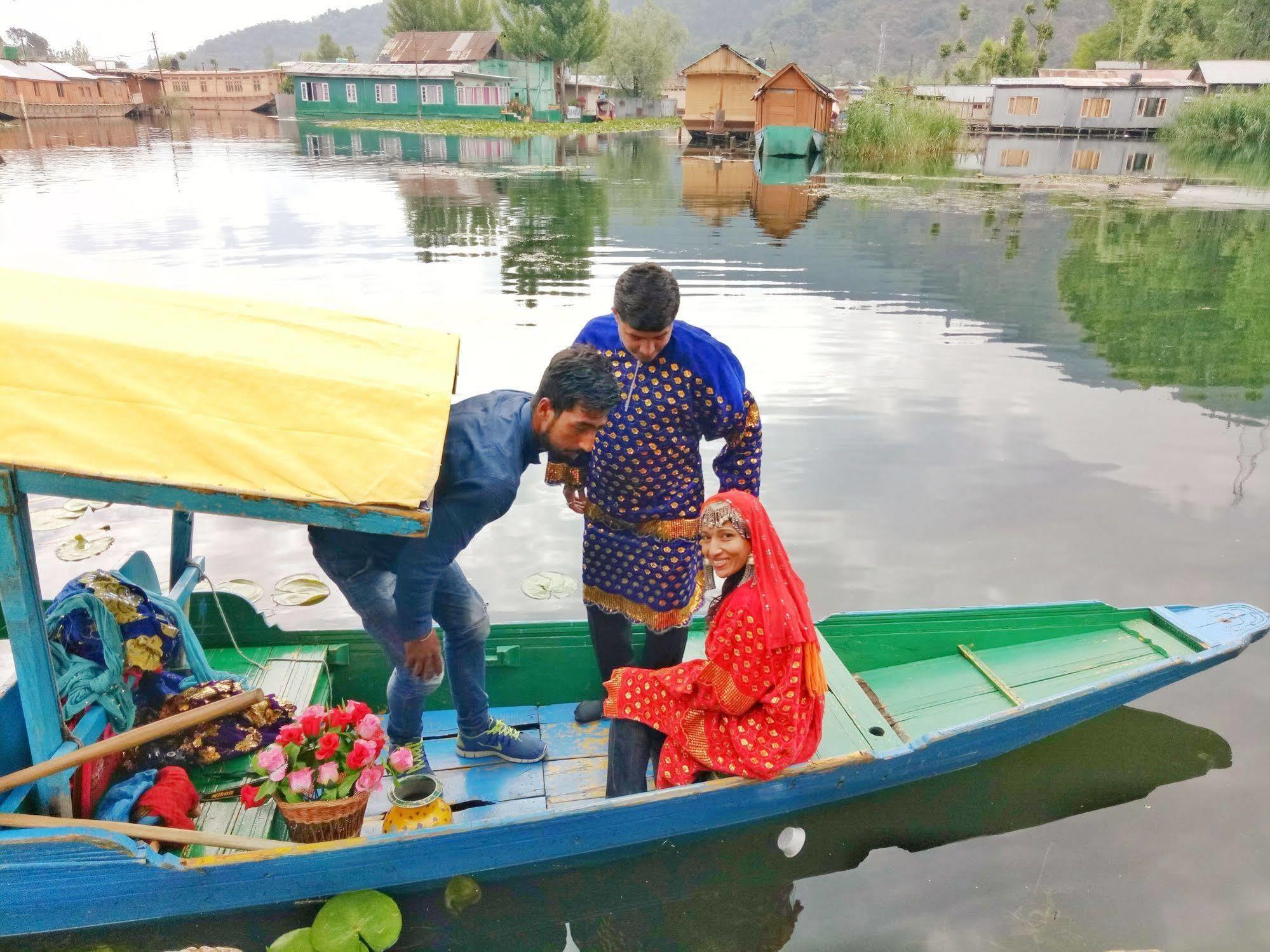 New Bul Bul Group Of Houseboats Srinagar Hotel Durgjan Bagian luar foto