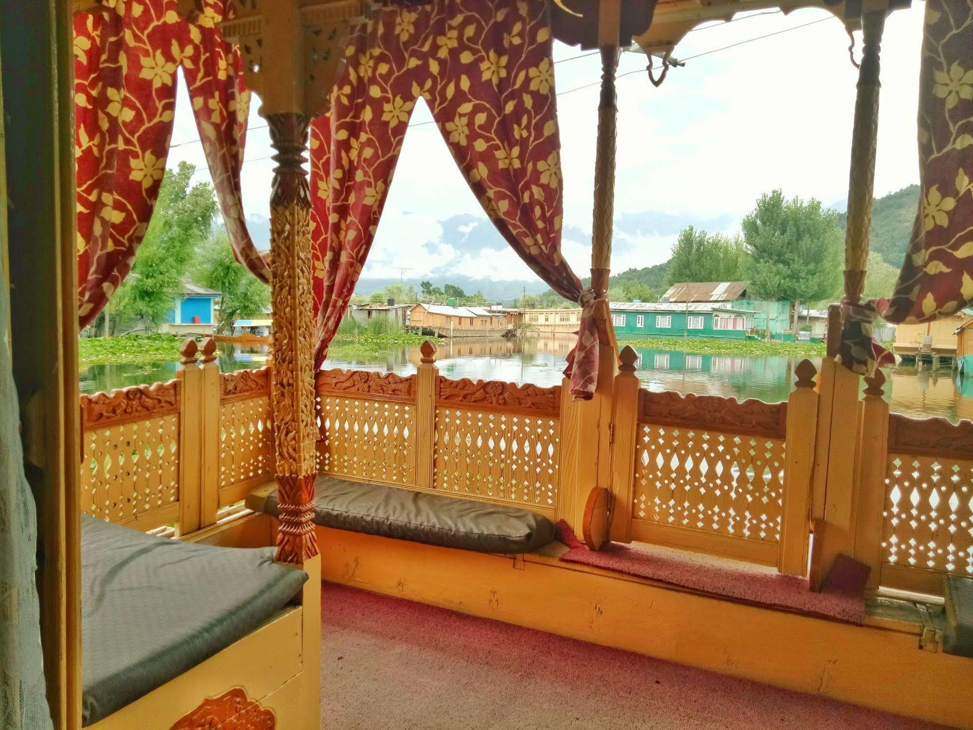New Bul Bul Group Of Houseboats Srinagar Hotel Durgjan Bagian luar foto