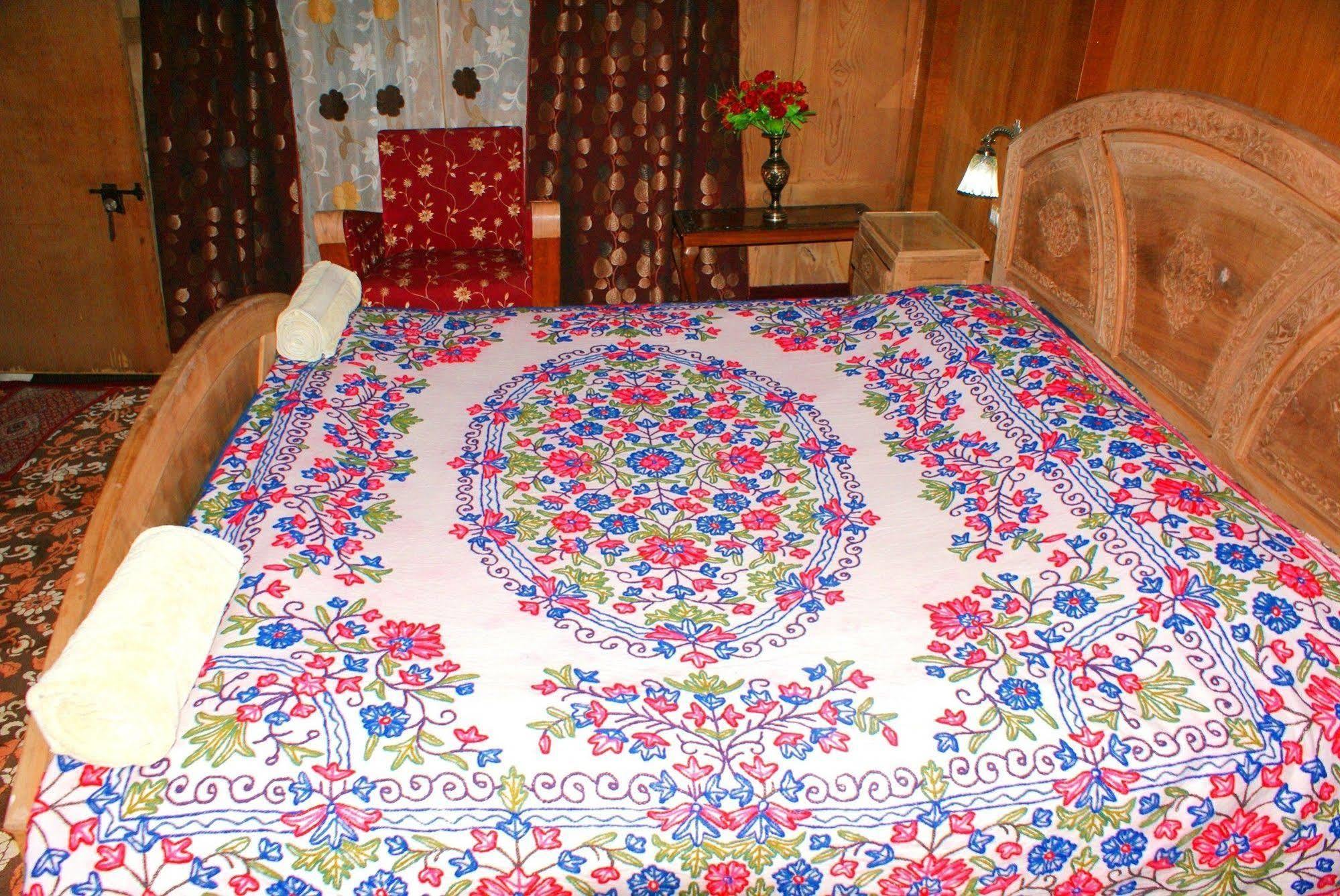 New Bul Bul Group Of Houseboats Srinagar Hotel Durgjan Bagian luar foto