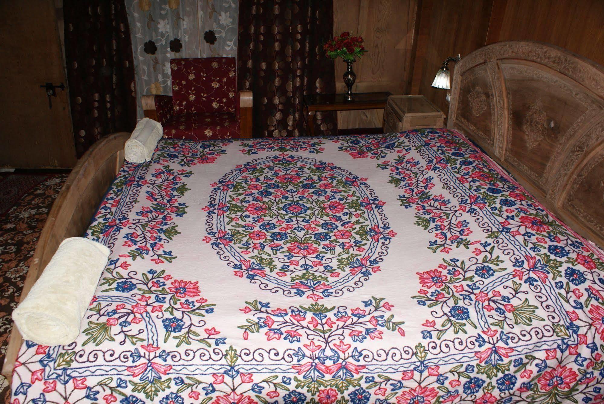 New Bul Bul Group Of Houseboats Srinagar Hotel Durgjan Bagian luar foto