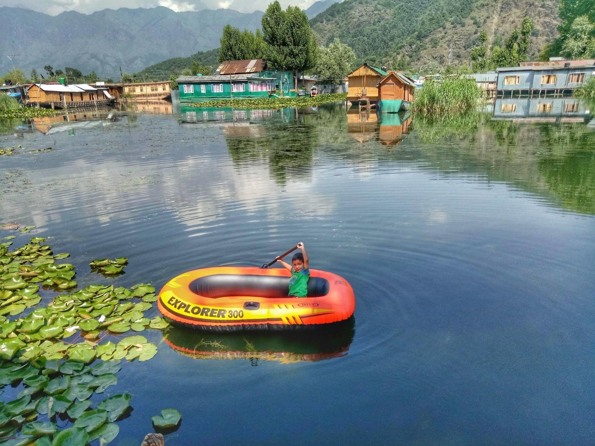 New Bul Bul Group Of Houseboats Srinagar Hotel Durgjan Bagian luar foto