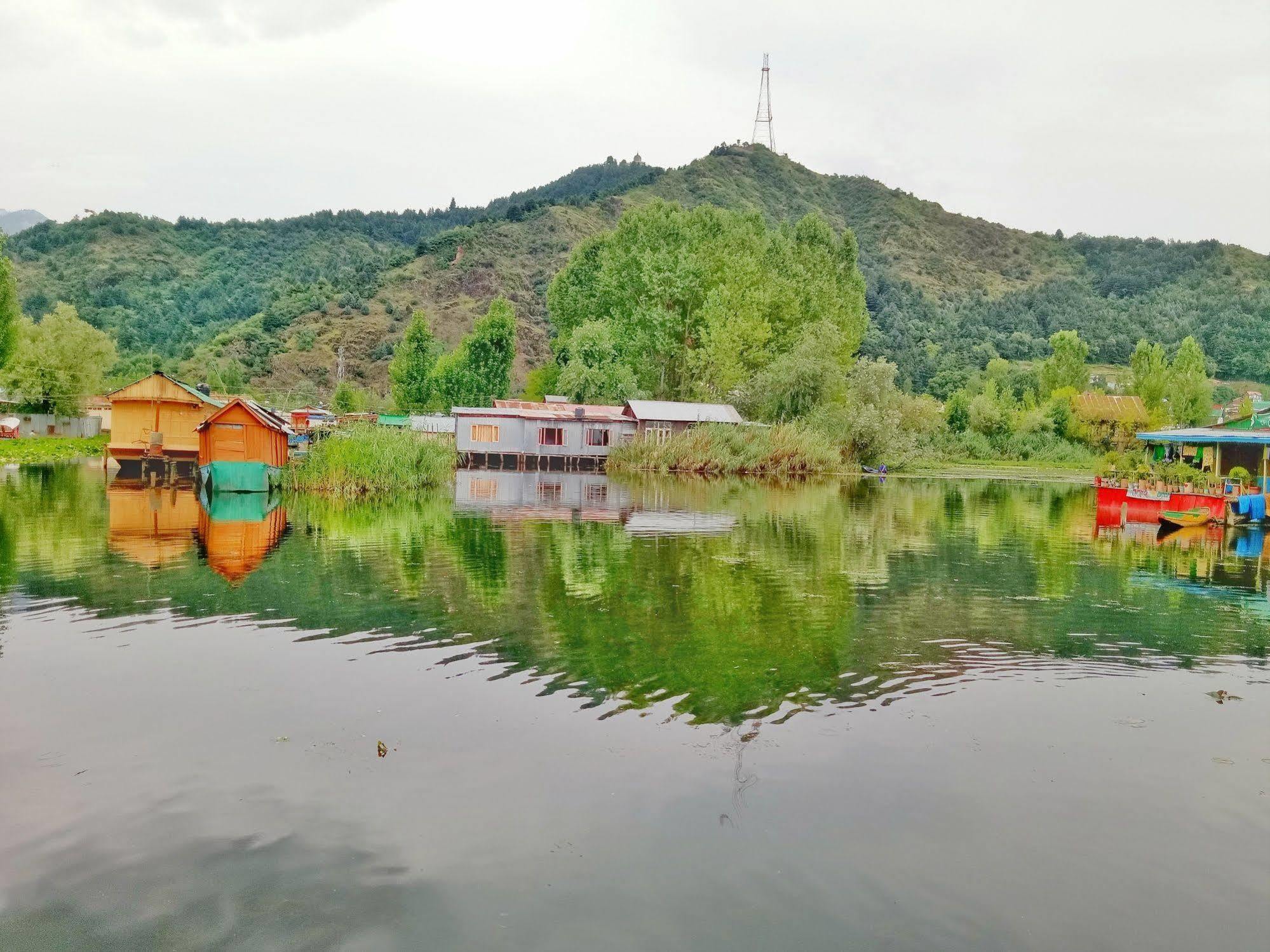 New Bul Bul Group Of Houseboats Srinagar Hotel Durgjan Bagian luar foto